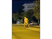 Desnudo en la calle,  masturbarse y correrse