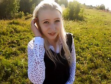 Юную красивую школьницу трахнули в рот и киску по пути из школы