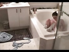 Sis Masturbates In Tub