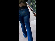 A Sloppy Booty Pawg In Jeans