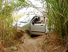 Deux couples français libertins baisent dehors au cap d'Agde