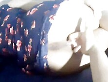 MI PRIMA d.  EN VESTIDO RICO DE COLORES