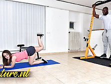 Hot Fitness Model Fucked In The Gym After Her Workout