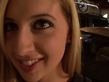 Da laeuft mir doch die Nachbars Tochter vor die Flinte