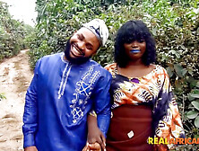 Rapaz africano fode com uma tia casada à canzana!