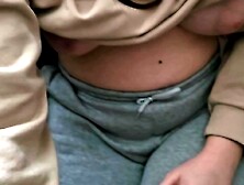 Показал яйца своей девушке прямо на кухне