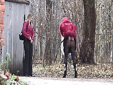 2 Girls Caught Peeing