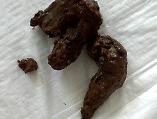 Sara takes a sexy shit