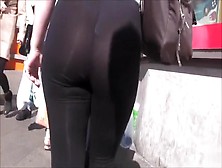 Tattooed mamacita makes her big buttocks jiggle as she walks