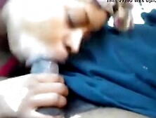 Hooker Sucks in car 1