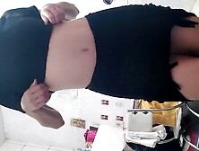 Ninfetinha abrindo o cuzinho e a xerequinha gostosa