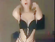 Chinese camgirl plays with herself on stream