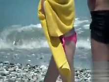 Bikini girl cameltoe in beach video