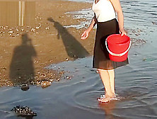 nu sinh bắt bề bề tren biển cuc me