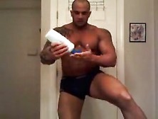 Bodybuiler Muscle Straight Flexing Showing Off And Talking Trash