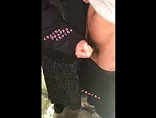 手コキで男性が潮吹きします。しかも大量に