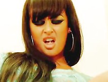 British bitch Amanada Rendall copulates herself in the biffy