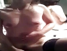 madame se touche devant son mari