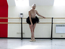 Dora Tornaszkova petite flexi blonde