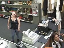 Amateur pawnshop pilot babe sucking behind desk