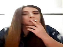 Younow Girl Smoking 62 Esroooo. Wmv