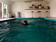 2 lesbians enjoy masturbate and fisting by the pool