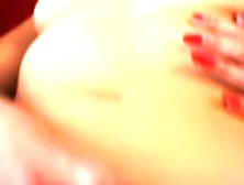 Het zaad loopt zo uit haar harige gleuf