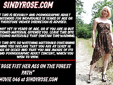 Sindy Rose fist her bum on the forest path