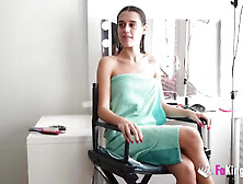 Une baise incroyable pour une fille inexpérimentée qui veut devenir une star du porno