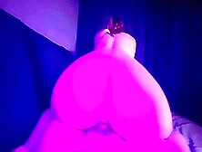 Unaya Sosedka S Kosichkami Skachet Na Moem Chlene,  Obilno Skvirtuet,  Konchaet Vnutr