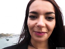 Sophia Laura loves to get it hard