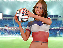 Babe Holly Bond poses totally naked