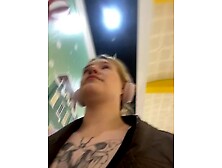 Honey   hot in mall changing cabin