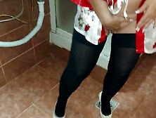 I love it when my stepmom come to visit me in her nylon nylons and high heels
