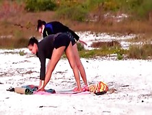 Yoga En La Playa #02