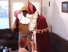 Sint en zwarte Piet blaffen een stout meisje vol