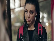 Fodendo a mulher e a namoradinha na mesma casa!