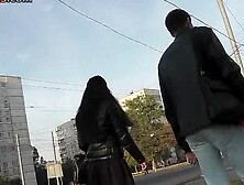 Real upskirts vid of a hottie walking with her boyfriend