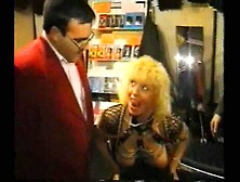 Girl on a leash fucked on the street