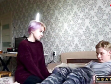 Stepsister Distraheret Fra Spillet Mistede Sin Modom