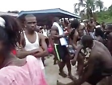 Une petite salope qui aime la bite