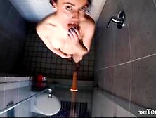 A morena russa safada mostra o que quer fazer com você