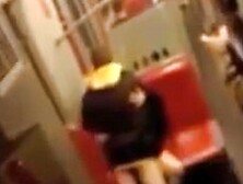 Salope baise dans le metro