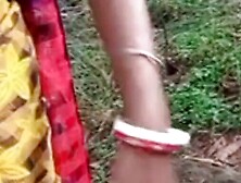 Desi village Bhabhi ko jungle mein Ghodi Banakar choda