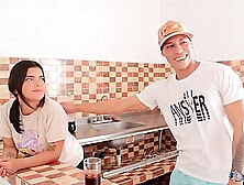 Triohermanastra Folla Con Su Vecino Y Hermanastro Cabalga Y Se Corren En Su Boca- Porno En Espanol