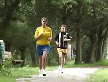 Volle meid verwend na het joggen