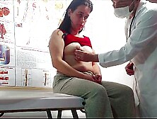 Gynecologist sticks finger in patient's anus and fucks her!