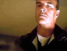 Girl smothered hand in a hospital-spanish version