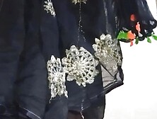 Bengali aunty kapda dho rahi thi chut dikha kar