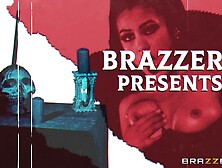 Cumthirsty vampirella plays with inspector dera